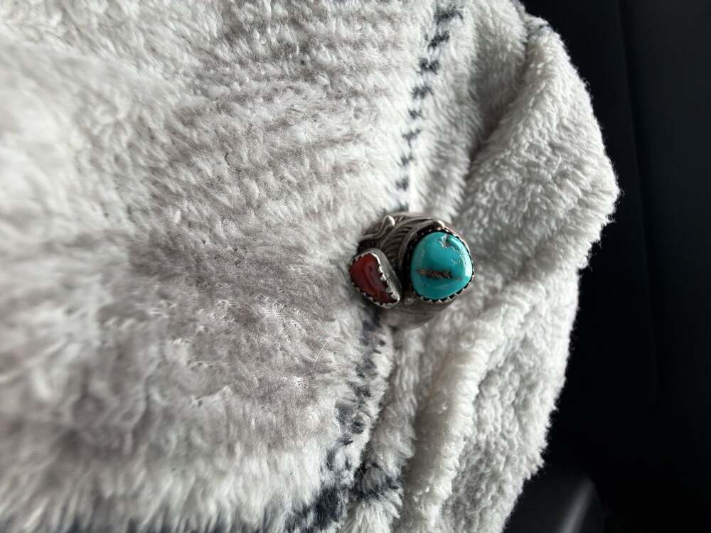 Vintage Native American Navajo Sterling Silver Turquoise and Coral Leaf Design R - Picture 6 of 6